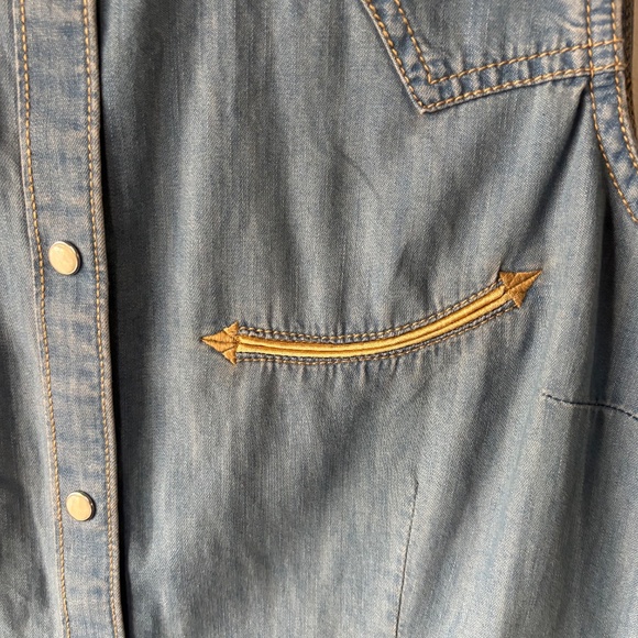 Wrangler Women's Retro Sleeveless Western Denim Top - Picture 13 of 16